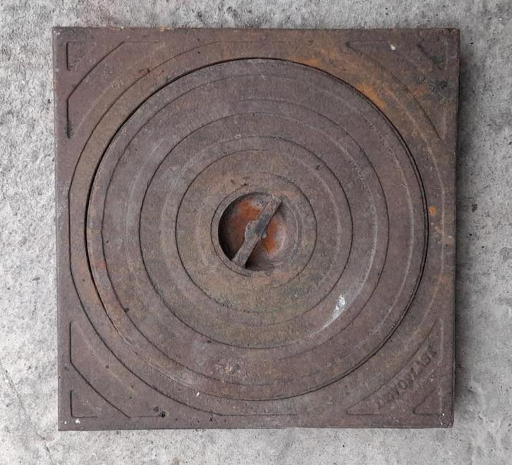 Gietijzeren putdeksel, afmeting 30cm x 30cm, Doe-het-zelf en Bouw, Buizen en Afvoer, Gebruikt, Afvoer, Overige materialen, Ophalen