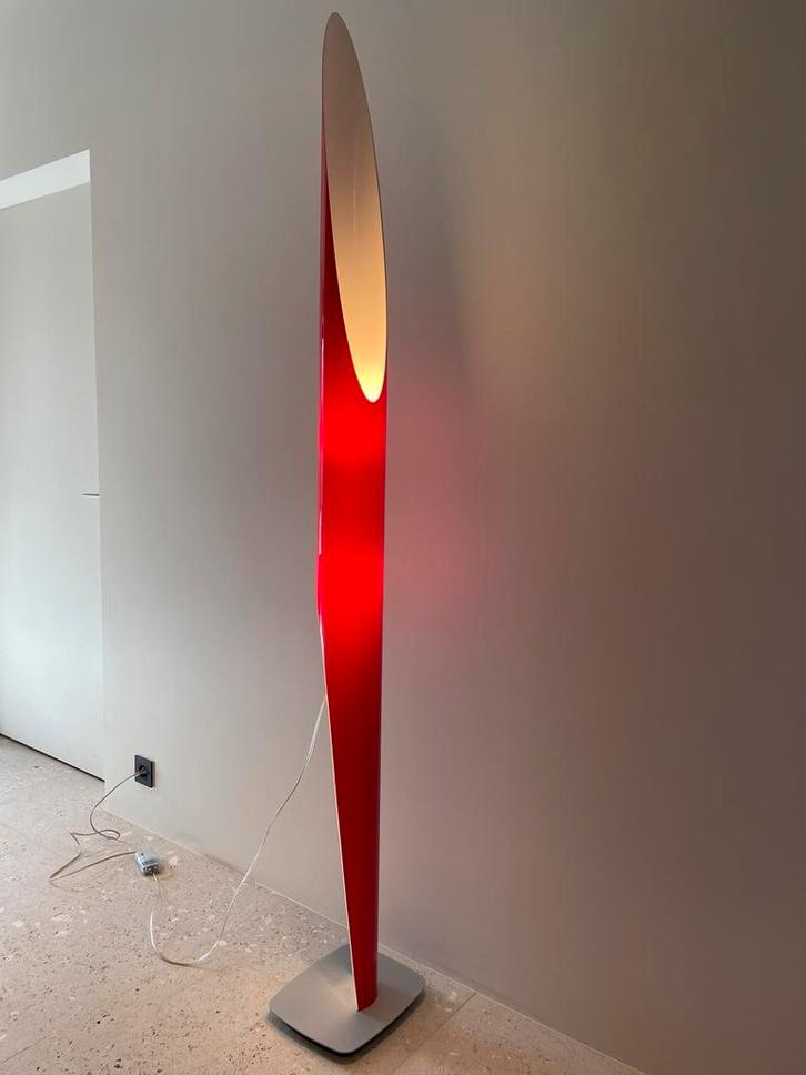 Kundalini Shakti KDLN rouge 200 cm, Huis en Inrichting, Lampen | Vloerlampen, Zo goed als nieuw, 150 tot 200 cm, Ophalen