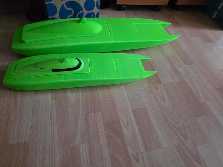 Rc speedboot 66cm 40 euro of 1 meter 70euro, Hobby & Loisirs créatifs, Modélisme | Bateaux & Navires, Enlèvement