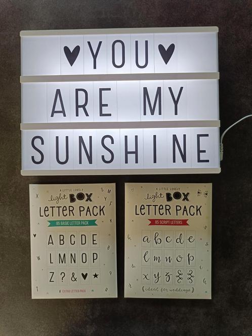 Lightbox 30x22cm met twee letter packs, Huis en Inrichting, Woonaccessoires | Tekstborden en Spreuken, Zo goed als nieuw, Ophalen of Verzenden