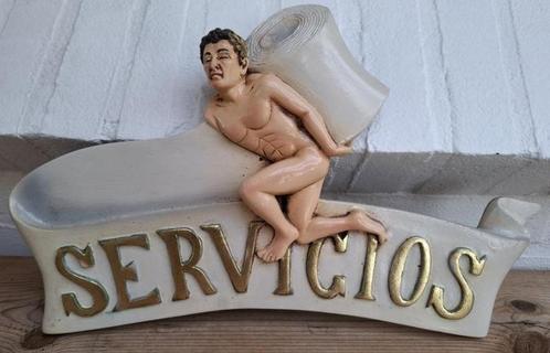 Spaanse WC decoratie , Servicios, man met WC rol op zijn rug, Antiek en Kunst, Curiosa en Brocante, Ophalen of Verzenden