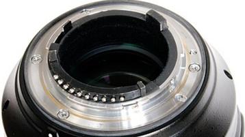 Gezocht - defecte lens Nikon F mount beschikbaar voor biedingen