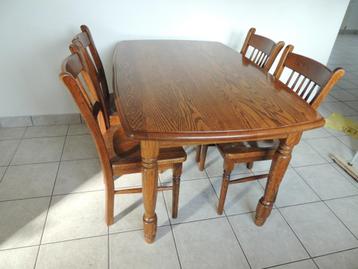 Massieve Eiken Keukentafel met 4 bijhorende stoelen beschikbaar voor biedingen
