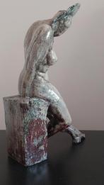 Keramiek gesigneerd sculptuur beeld H. 33 cm, Antiek en Kunst, Kunst | Beelden en Houtsnijwerken, Ophalen of Verzenden