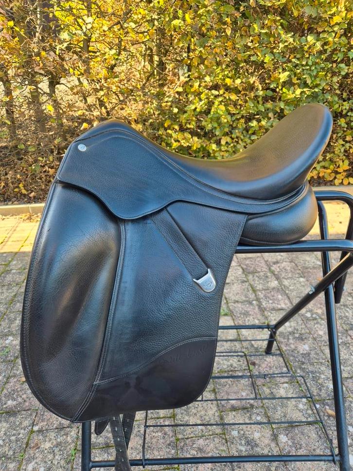 Selle dressage Bates Isabell 17', Animaux & Accessoires, Chevaux & Poneys | Selles, Comme neuf, Dressage, Enlèvement ou Envoi