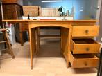 Klein bureautje met drie laden 130/100 cm x 60 cm, Huis en Inrichting, Bureaus, Ophalen, Gebruikt