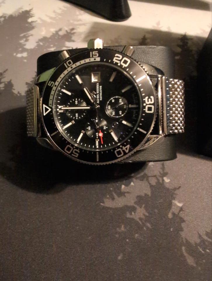 Alpha Sierra watch, Bijoux, Sacs & Beauté, Montres | Hommes, Comme neuf, Envoi