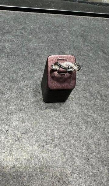 18k witgouden ring met diamanten 