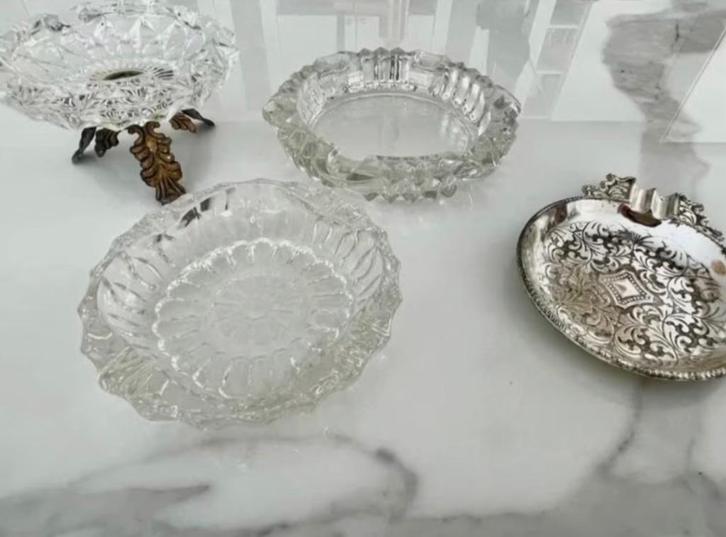 Set van 4 asbakken, Verzamelen, Rookartikelen, Aanstekers en Luciferdoosjes, Zo goed als nieuw, Asbak, Ophalen of Verzenden