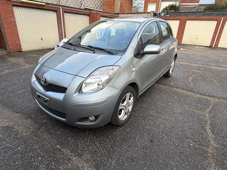 Toyota Yaris 1.3 Benzine 2010 Automaat 53.000 km GEKEURD!!, Autos, Toyota, Particulier, Yaris, Essence, Automatique, Enlèvement
