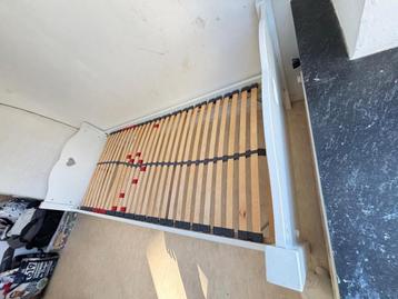 Een persoon bed beschikbaar voor biedingen