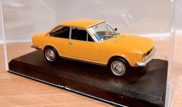 fiat 124 sport oranje 1971, 1:43 in vitrinedoosje  beschikbaar voor biedingen