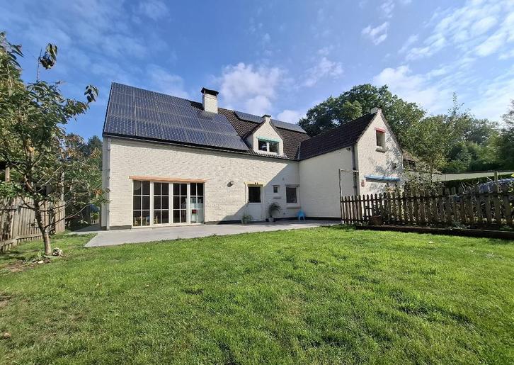 Villa 4 façades, beaux volumes et grand jardin, Immo, Huizen en Appartementen te koop, Provincie Waals-Brabant, 1000 tot 1500 m²