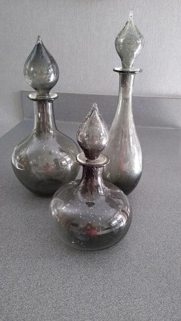 3 glazen karaffen  beschikbaar voor biedingen