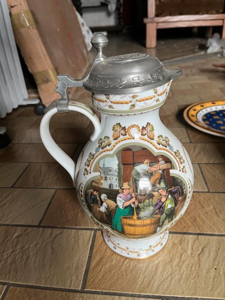 Porseleinen wijnkan “Weinpresse”Franklin Porzellan 1986, Antiek en Kunst, Antiek | Vazen, Ophalen of Verzenden