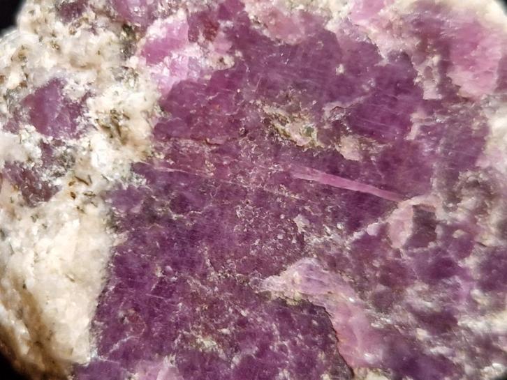 Superbe rubis brut - 69 g !, Collections, Minéraux & Fossiles, Minéral, Enlèvement ou Envoi