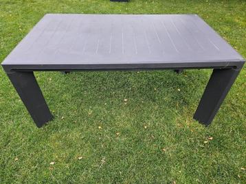 tuintafel beschikbaar voor biedingen