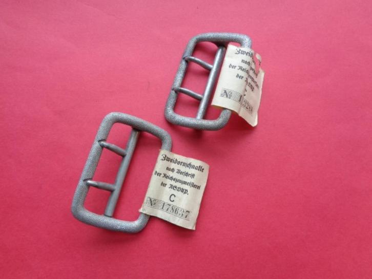 WO 2 Zweidornschnalle rzm gemarkeerd , nog met etiket, Verzamelen, Militaria | Tweede Wereldoorlog, Overige soorten, Overige typen