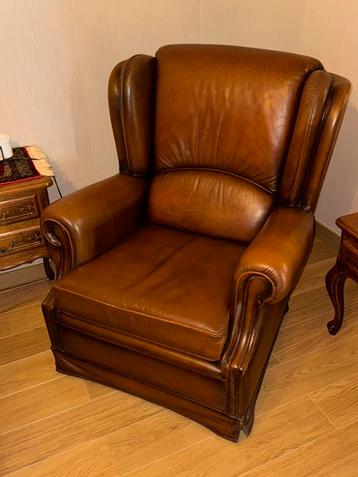 Lederen fauteuil in zeer goede staat beschikbaar voor biedingen