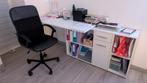 Wit bureau met IKEA-stoel in goede staat, Huis en Inrichting, Bureaus, Bureau