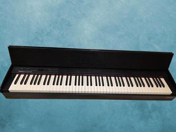Roland F-140R Digitale Piano (zwart)  beschikbaar voor biedingen