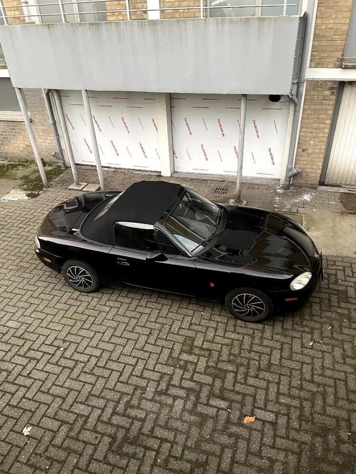 Te koop: Zwarte Mazda MX-5 NB 1.6L 2002 - goede staat., Auto's, Mazda, Particulier, MX-5, ABS, Airbags, Android Auto, Apple Carplay