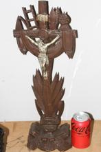 Kruisbeeld hout, Antiek en Kunst, Antiek | Religieuze voorwerpen, Ophalen of Verzenden