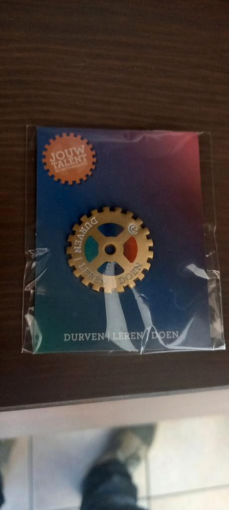 Efteling pin personeelspin durven leren doen beperkte oplage, Verzamelen, Efteling, Nieuw, Button of Speldje, Ophalen of Verzenden