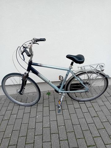 Onberispelijke stadsfiets
Framehoogte 52 cm met 3 schroeven beschikbaar voor biedingen