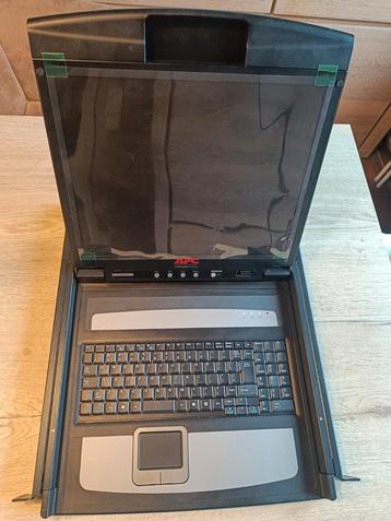 2x APC 17" Rack LCD Console 

 beschikbaar voor biedingen