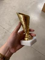 Verschillende voetbal miniatuur bekers in goud, Verzamelen, Sportartikelen en Voetbal, Ophalen of Verzenden, Nieuw
