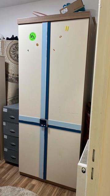 Kast en bed beschikbaar voor biedingen
