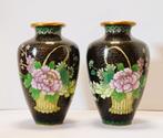 Cloisonne vaasjes met bloemkorven., Antiek en Kunst, Antiek | Vazen, Ophalen of Verzenden