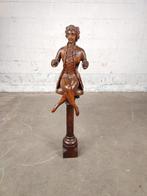 Groot antiek houten beeld Mozart, Enlèvement