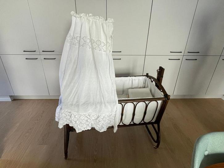 Vintage rotan wieg met matras en toebehoren, Kinderen en Baby's, Babywiegjes en Ledikanten, Wieg, Ophalen