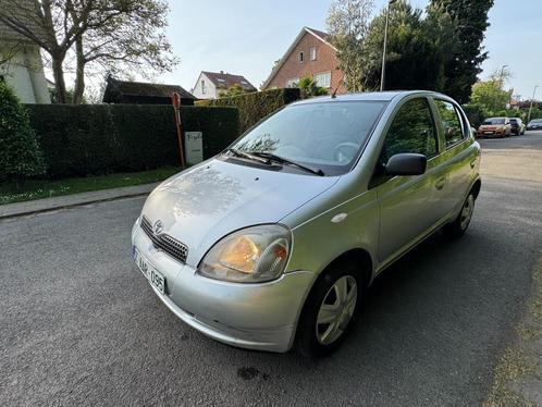 TOYOTA YARIS 1.0L 65.000km 1e prop met CT + de immatr., Auto's, Toyota, Particulier, Yaris, Airbags, Elektrische ramen, Metaalkleur