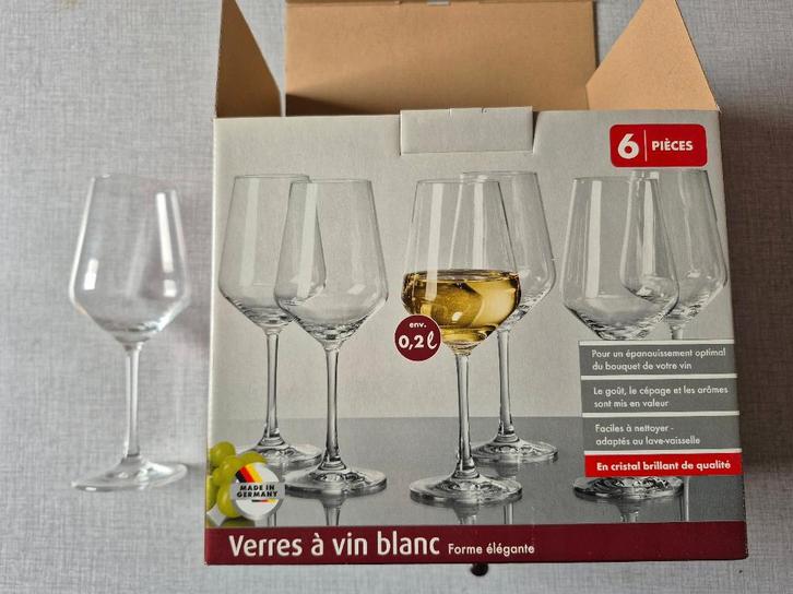 Verres à vin blanc neufs avec leur boîte, Collections, Verres & Petits Verres, Neuf, Enlèvement ou Envoi
