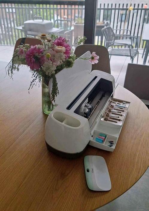 Cricut Maker met allerlei snijmesjes, Hobby en Vrije tijd, Knutselen, Gebruikt, Ophalen of Verzenden