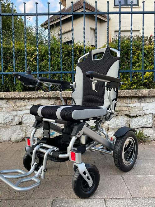 Fauteuil roulant électrique pliable Wheelchair état neuf, Divers, Chaises roulantes, Neuf, Fauteuil roulant électrique, Pliant