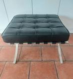 Zwarte replica barcelona chair ottoman in bijna nieuwstaat., Huis en Inrichting, Ophalen, Zo goed als nieuw