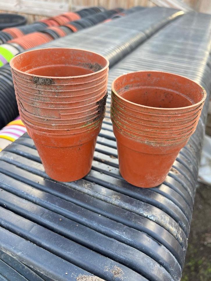 bloempotten kweekpotten 9 X 8 cm rode kleur, Tuin en Terras, Bloempotten, Gebruikt, Kunststof, Binnen, Balkon, Tuin, Minder dan 40 cm