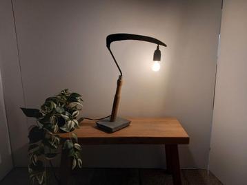 Handgemaakte lamp gemaakt van een zeis beschikbaar voor biedingen