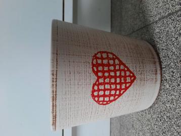 Bloempot met afbeelding hart beschikbaar voor biedingen