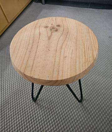 Boomstam bijzettafeltje- salontafel  beschikbaar voor biedingen