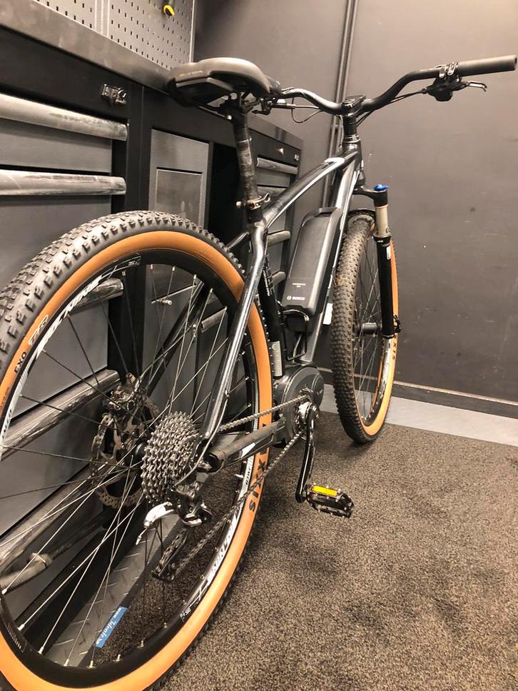 E mtb met bosch systeem, Fietsen en Brommers, Elektrische fietsen, Zo goed als nieuw, Ophalen