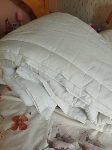 Nieuw dekbed 2m20 x2m40  beschikbaar voor biedingen