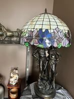 Tiffanylamp met zamakbeeld van Auguste Moreau, Huis en Inrichting, Lampen | Tafellampen, Ophalen