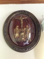 Ovale kader met kruisbeeld onder glazen stolp, Antiquités & Art, Enlèvement