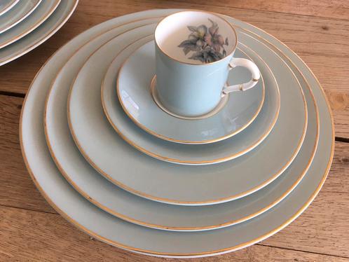 Belle vaisselle anglaise bleu clair, Collections, Porcelaine, Cristal & Couverts, Comme neuf, Service complet, Porcelaine, Enlèvement