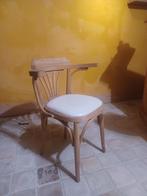 Cafestoelen 12, Ophalen